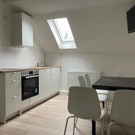 شقة 5 Betten - 2 Zimmer, Kueche, Diele, Bad - Rudolfstrasse 0301 وبرتال