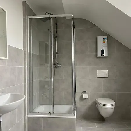 5 Betten - 2 Zimmer, Kueche, Diele, Bad - Rudolfstrasse 0301 وبرتال