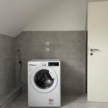 5 Betten - 2 Zimmer, Kueche, Diele, Bad - Rudolfstrasse 0301 *